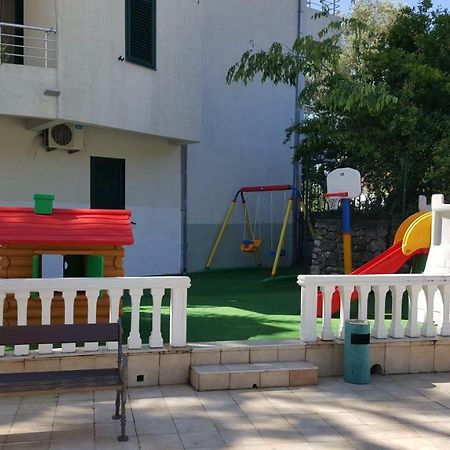 Roman Gardens Studio Apartment 里桑 外观 照片