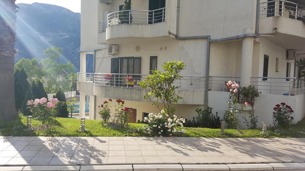 Roman Gardens Studio Apartment 里桑 外观 照片