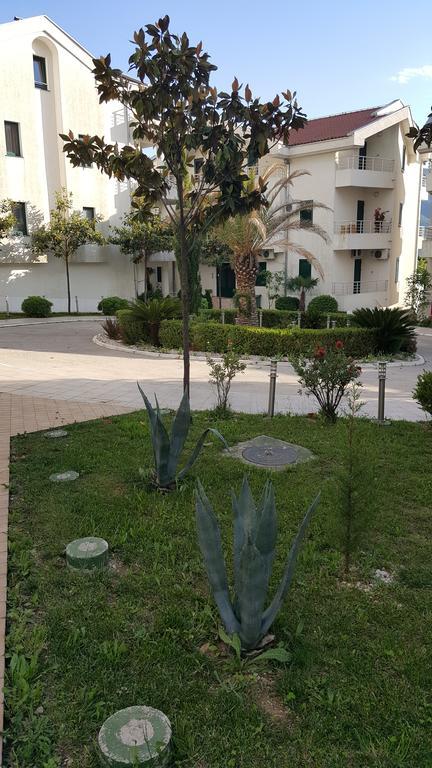 Roman Gardens Studio Apartment 里桑 外观 照片