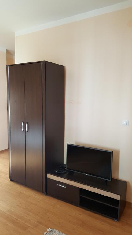 Roman Gardens Studio Apartment 里桑 外观 照片