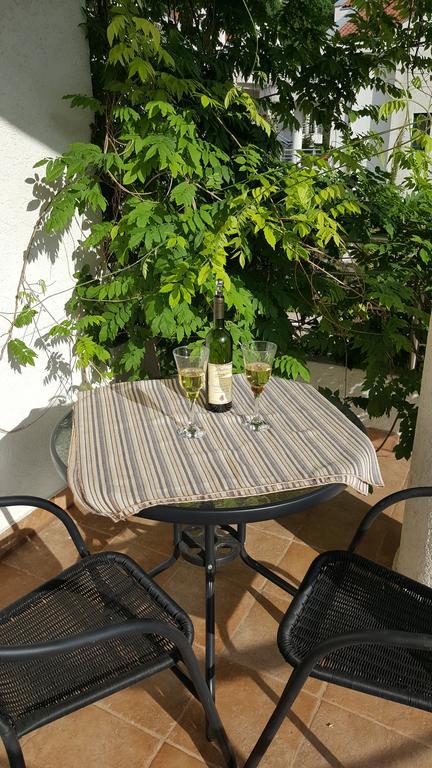 Roman Gardens Studio Apartment 里桑 外观 照片
